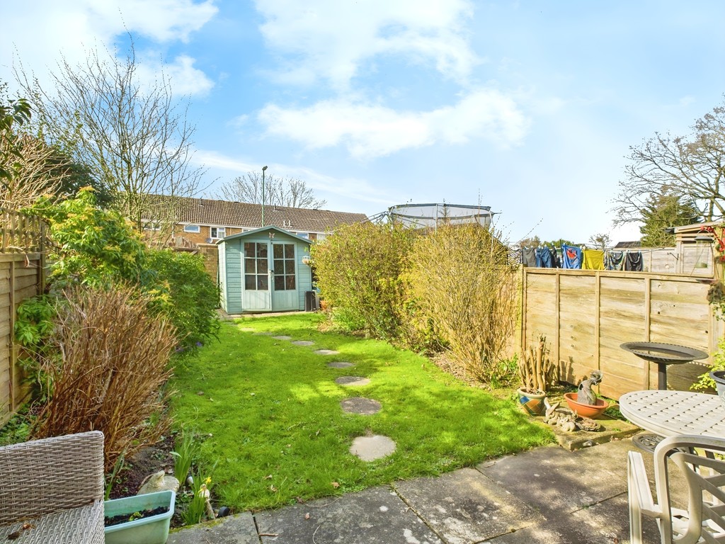 3 bed terraced house for sale in Sycamore Avenue, Horsham  - Property Image 9