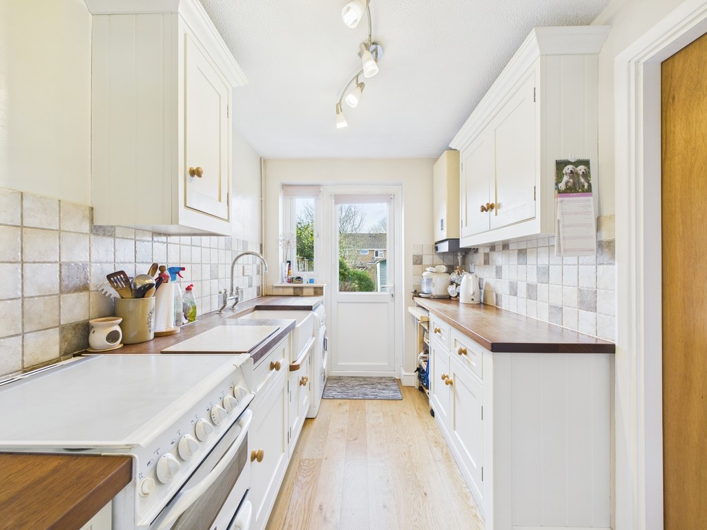 3 bed terraced house for sale in Sycamore Avenue, Horsham  - Property Image 3