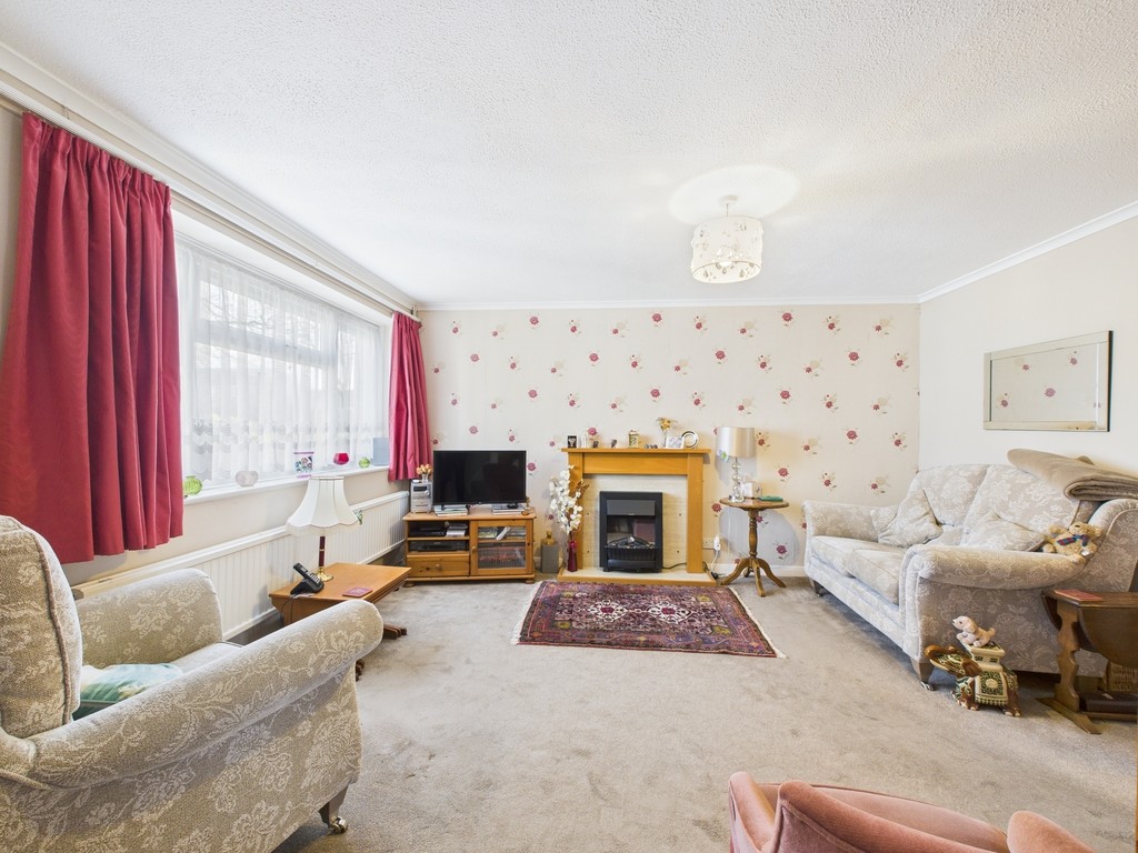 3 bed terraced house for sale in Sycamore Avenue, Horsham  - Property Image 2