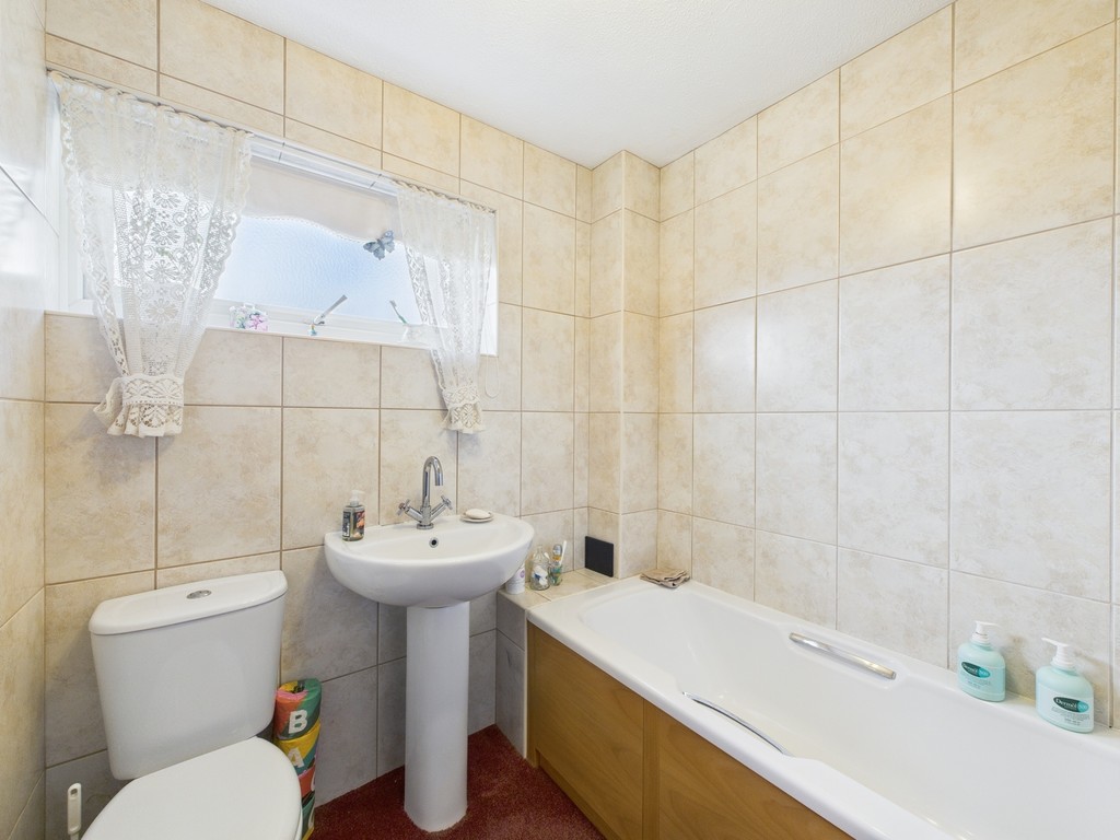 3 bed terraced house for sale in Sycamore Avenue, Horsham  - Property Image 7