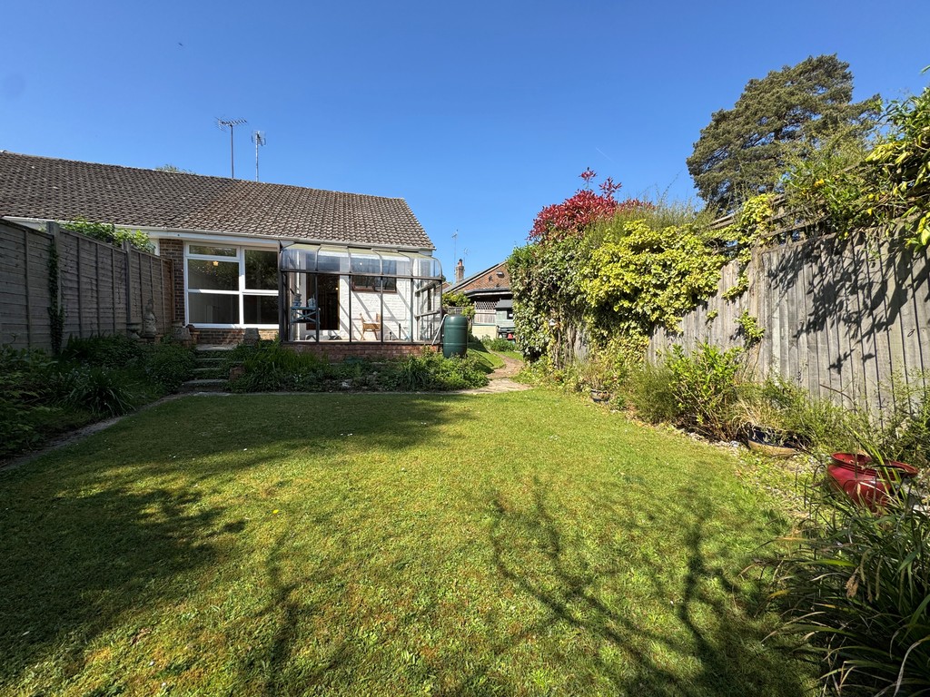 2 bed detached bungalow to rent in Ryecroft Meadow, Horsham  - Property Image 14