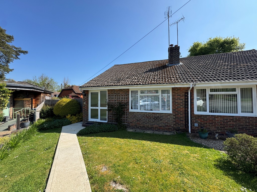 2 bed detached bungalow to rent in Ryecroft Meadow, Horsham  - Property Image 3