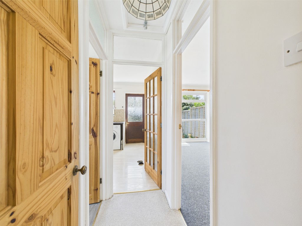 2 bed detached bungalow to rent in Ryecroft Meadow, Horsham  - Property Image 7