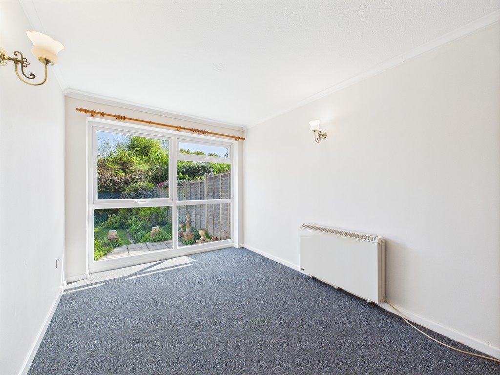 2 bed detached bungalow to rent in Ryecroft Meadow, Horsham  - Property Image 9