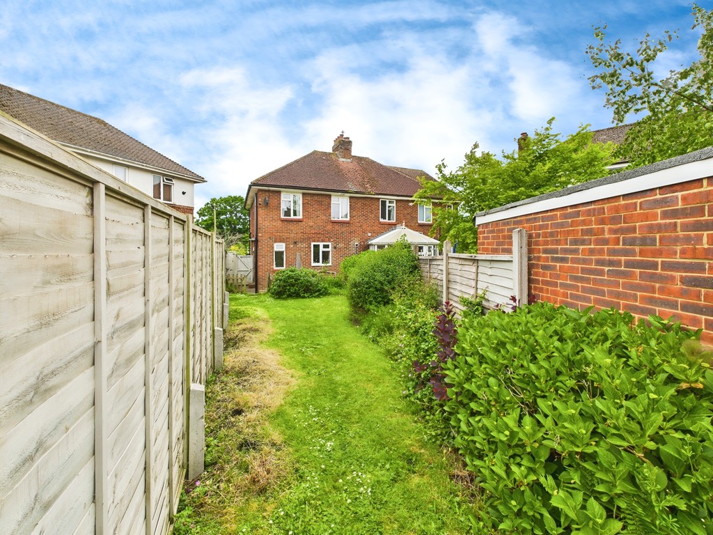 3 bed semi-detached house for sale in Bethune Road, Horsham  - Property Image 19