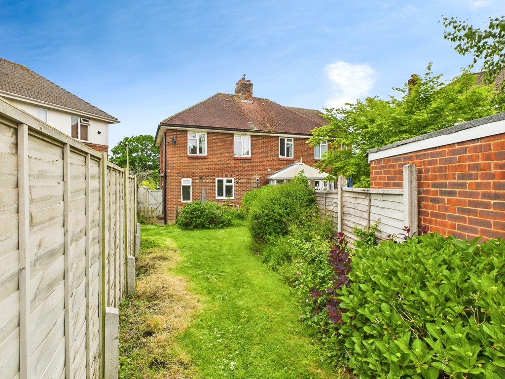 3 bed semi-detached house for sale in Bethune Road, Horsham  - Property Image 6