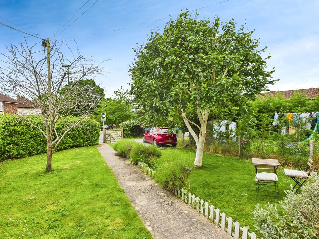 3 bed semi-detached house for sale in Bethune Road, Horsham  - Property Image 12