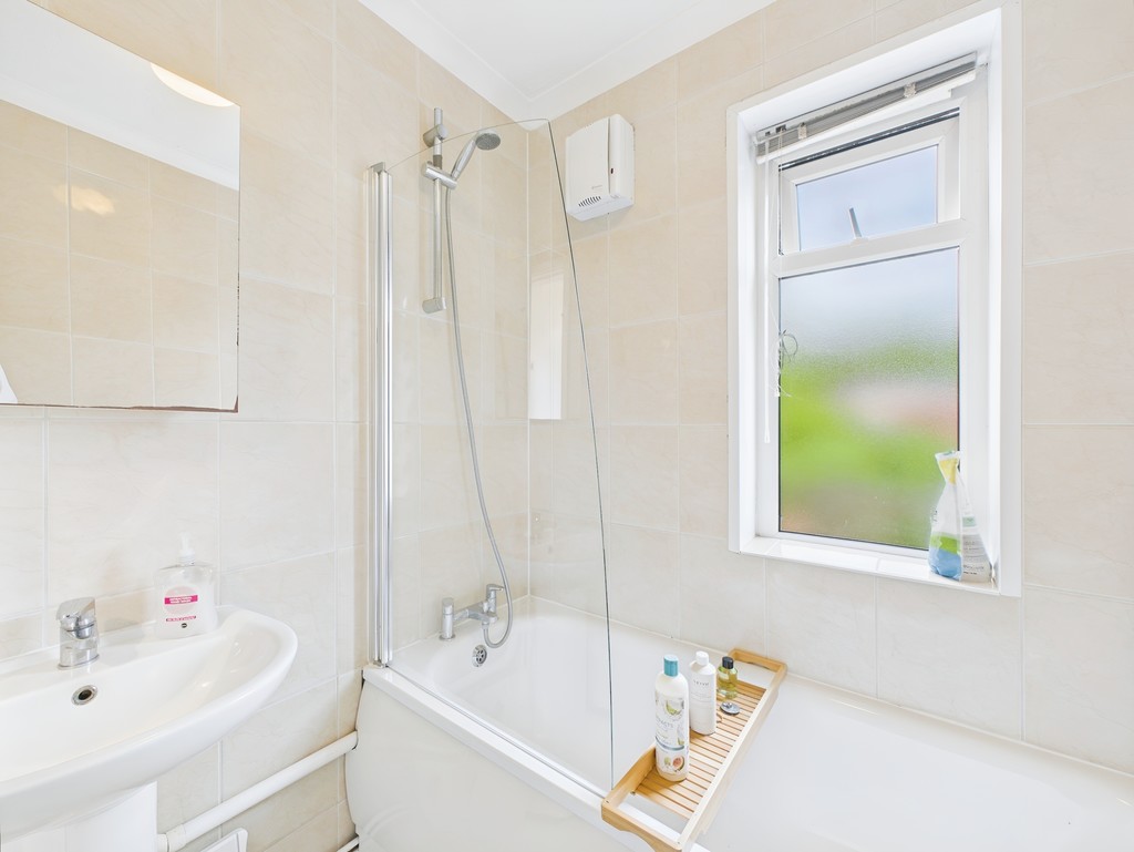 3 bed semi-detached house for sale in Bethune Road, Horsham  - Property Image 15