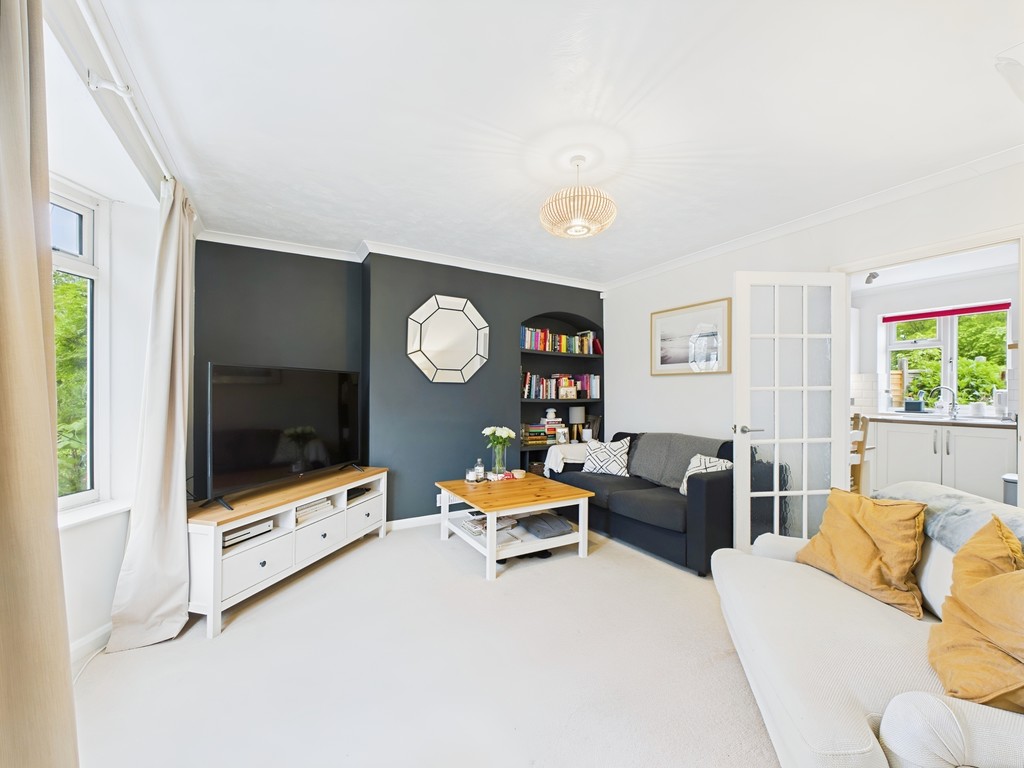 3 bed semi-detached house for sale in Bethune Road, Horsham  - Property Image 2