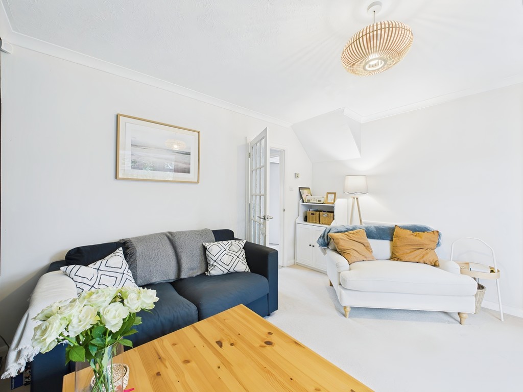 3 bed semi-detached house for sale in Bethune Road, Horsham  - Property Image 17
