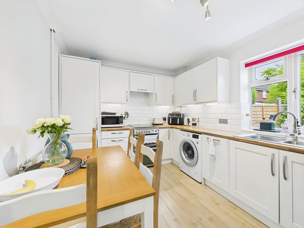 3 bed semi-detached house for sale in Bethune Road, Horsham  - Property Image 18