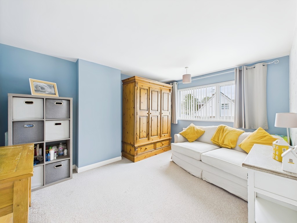 4 bed semi-detached house for sale in Gorse End, Horsham  - Property Image 10