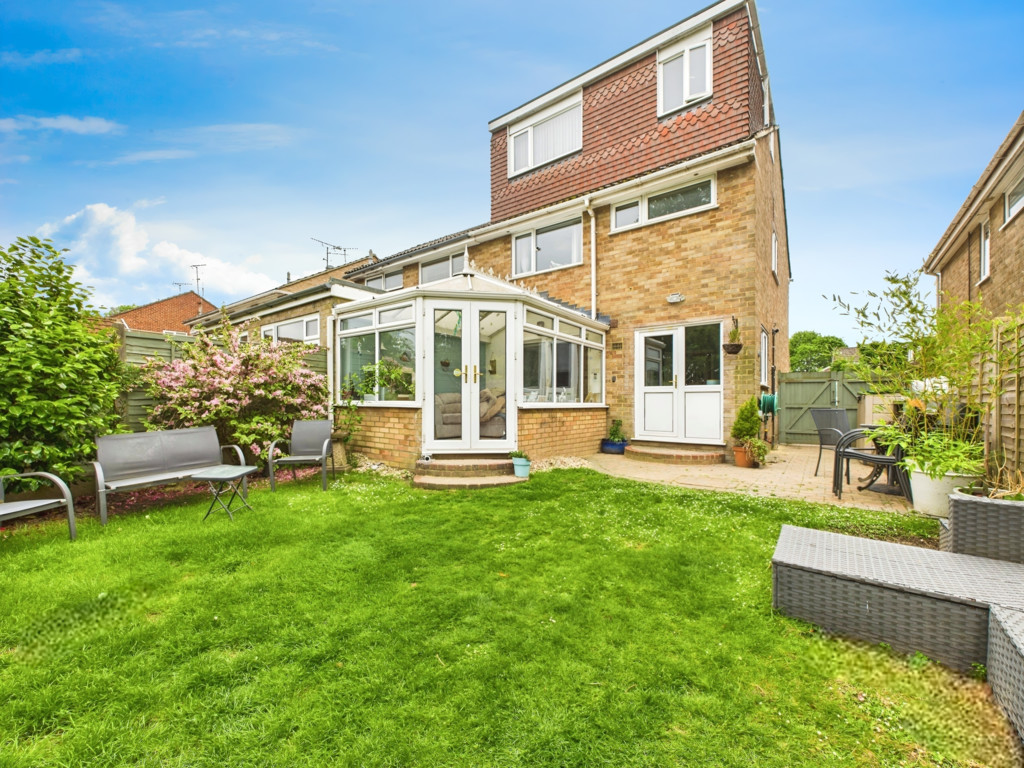 4 bed semi-detached house for sale in Gorse End, Horsham  - Property Image 14