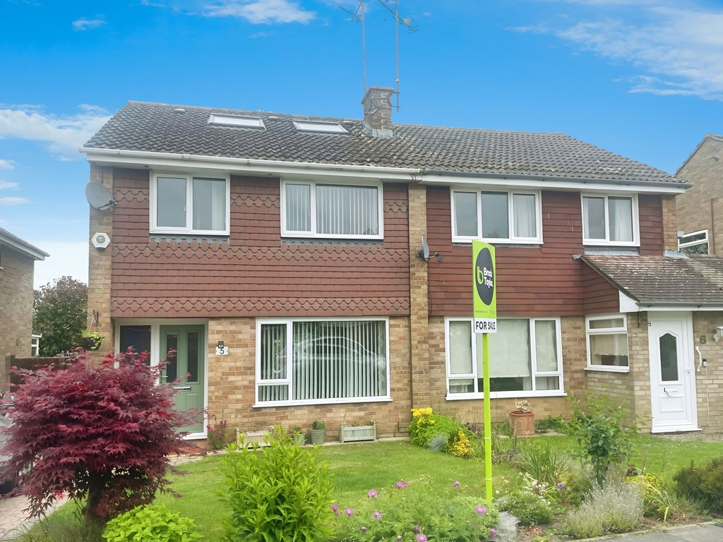 4 bed semi-detached house for sale in Gorse End, Horsham, RH12