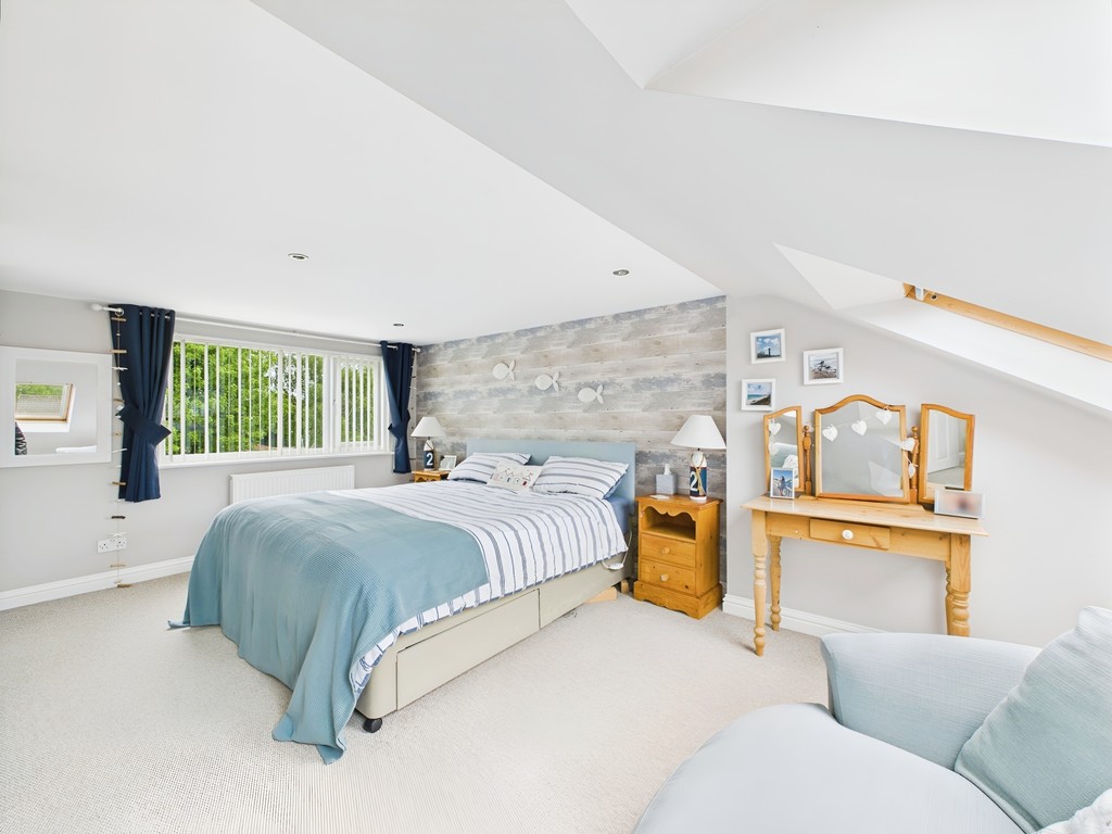 4 bed semi-detached house for sale in Gorse End, Horsham  - Property Image 5