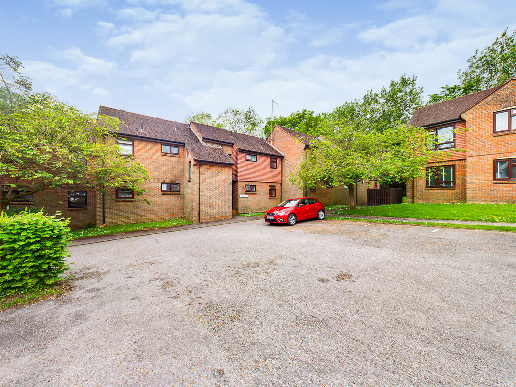 1 bed ground floor flat for sale in Gorringes Brook, Horsham  - Property Image 6