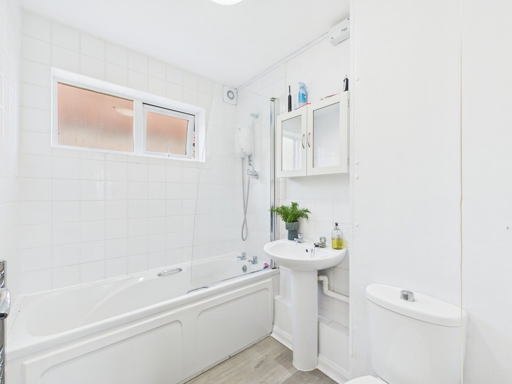 1 bed ground floor flat for sale in Gorringes Brook, Horsham  - Property Image 8