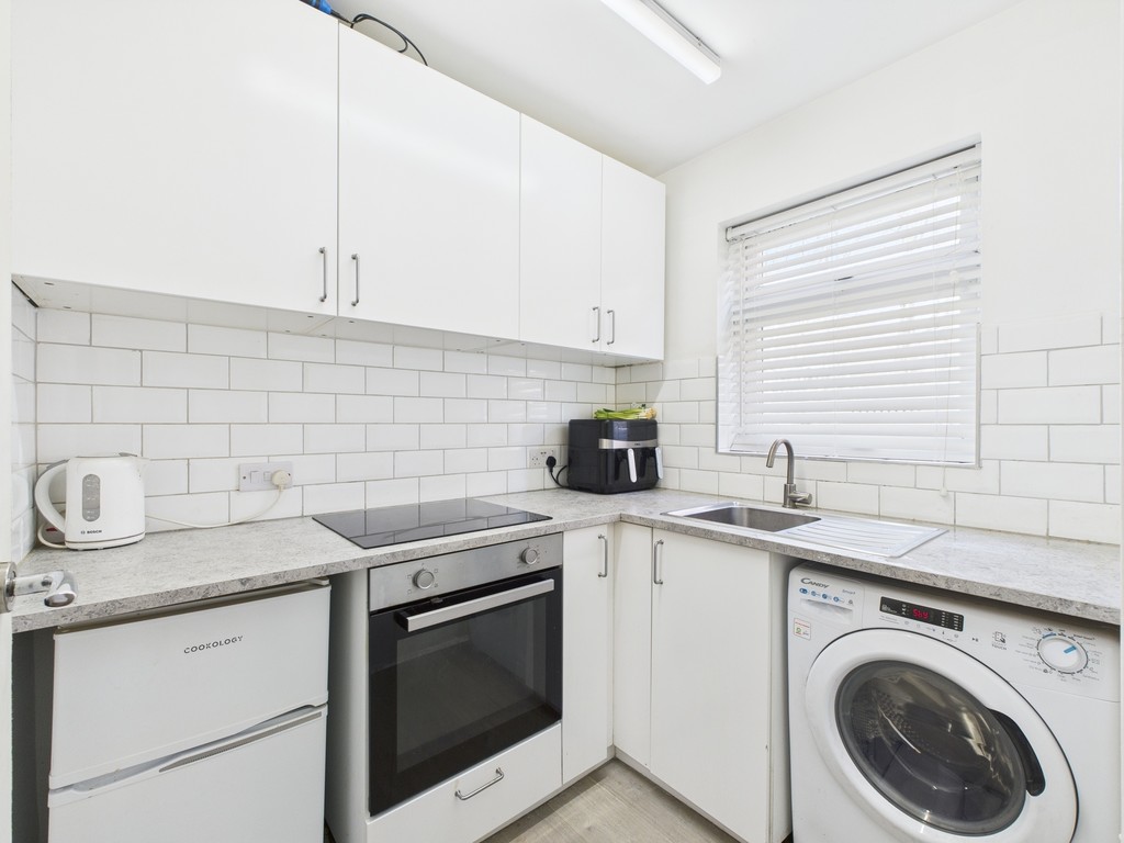 1 bed ground floor flat for sale in Gorringes Brook, Horsham  - Property Image 12