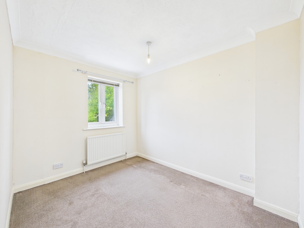 3 bed semi-detached house for sale in Earlswood Close, Horsham  - Property Image 5