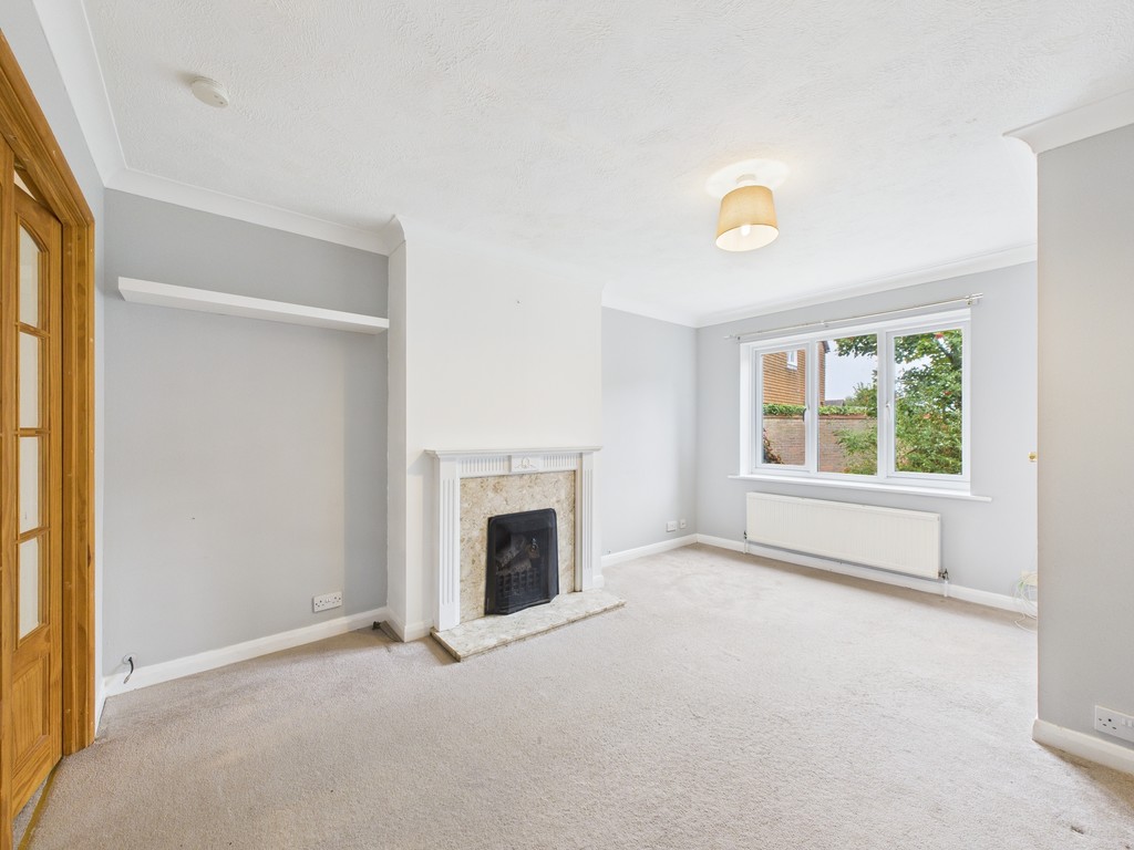 3 bed semi-detached house for sale in Earlswood Close, Horsham  - Property Image 2