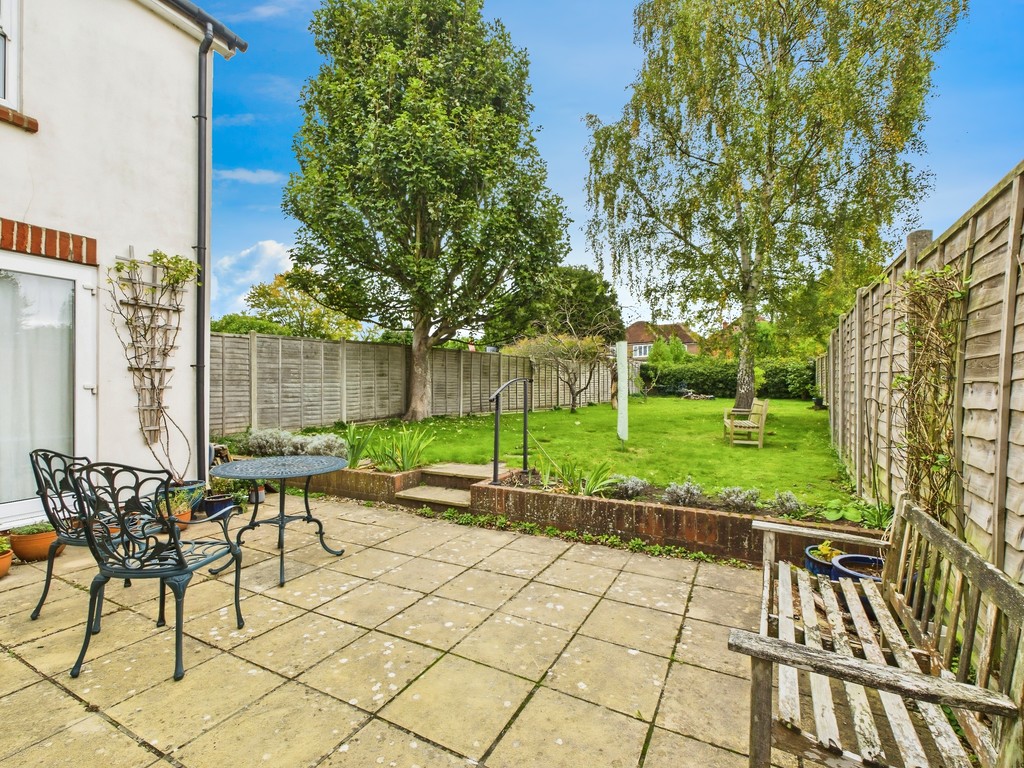 4 bed semi-detached house to rent in Trafalgar Road, Horsham  - Property Image 3