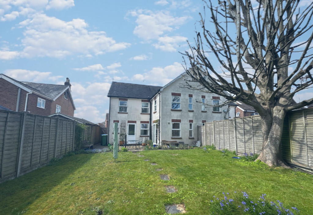 4 bed semi-detached house to rent in Trafalgar Road, Horsham, RH12