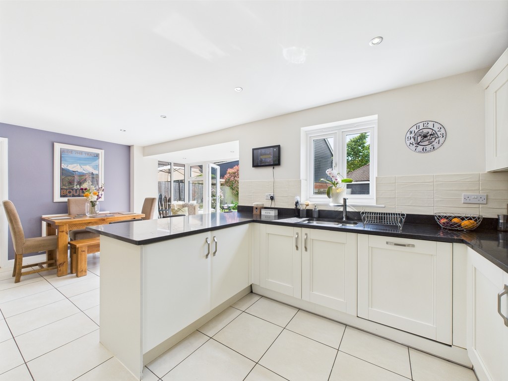 4 bed detached house for sale in Pelling Way, Horsham  - Property Image 17