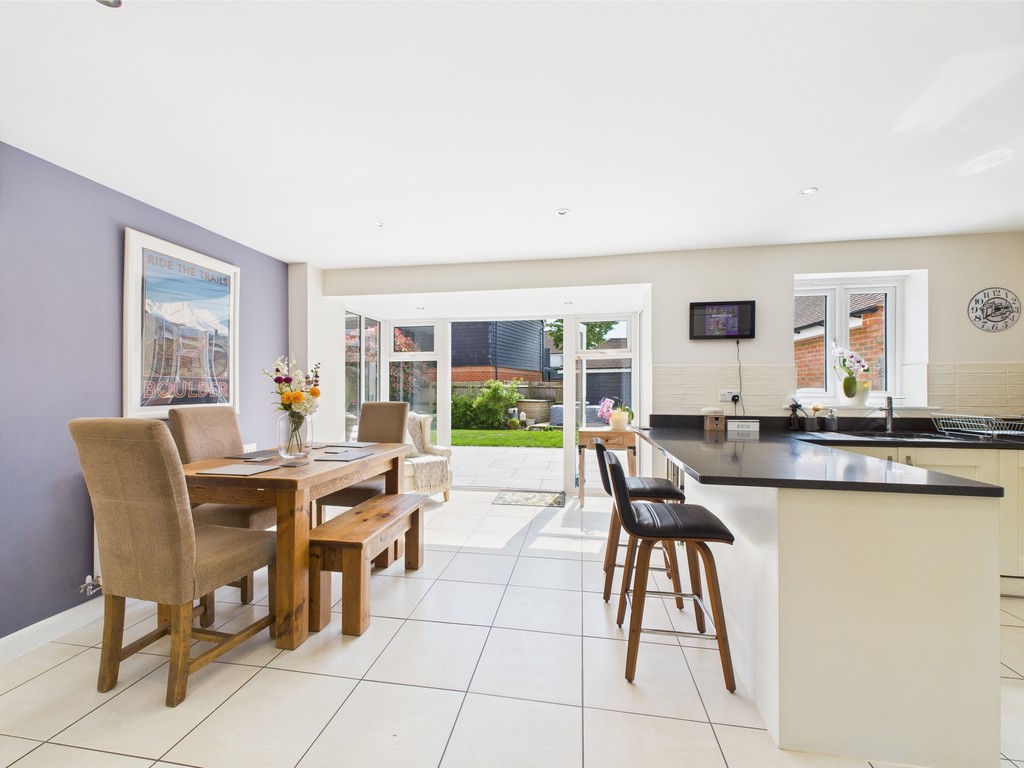 4 bed detached house for sale in Pelling Way, Horsham  - Property Image 8