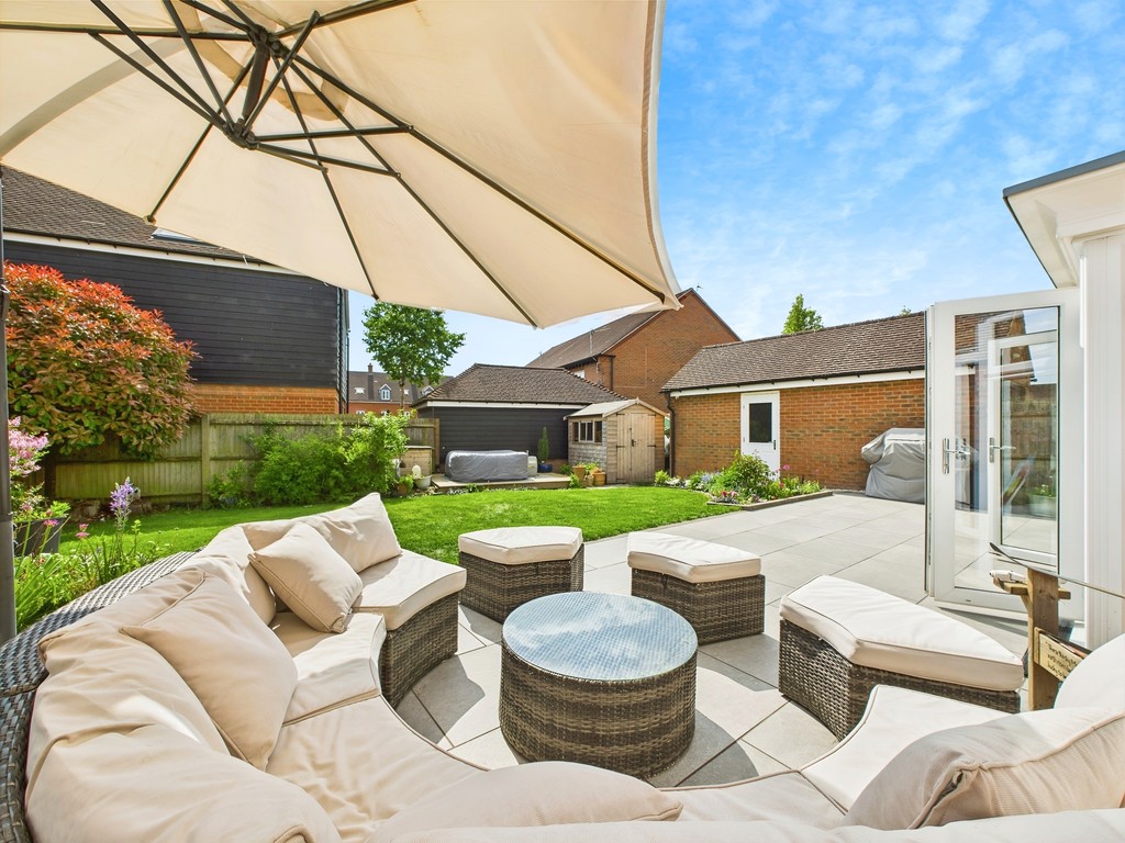 4 bed detached house for sale in Pelling Way, Horsham  - Property Image 9