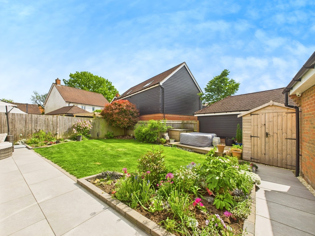 4 bed detached house for sale in Pelling Way, Horsham  - Property Image 10