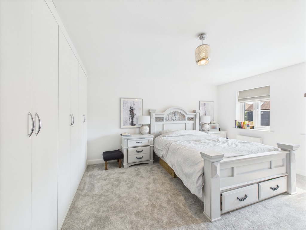 4 bed detached house for sale in Pelling Way, Horsham  - Property Image 4