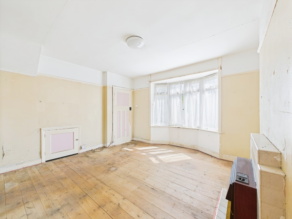 3 bed semi-detached house for sale in Eversfield Road, Horsham  - Property Image 2