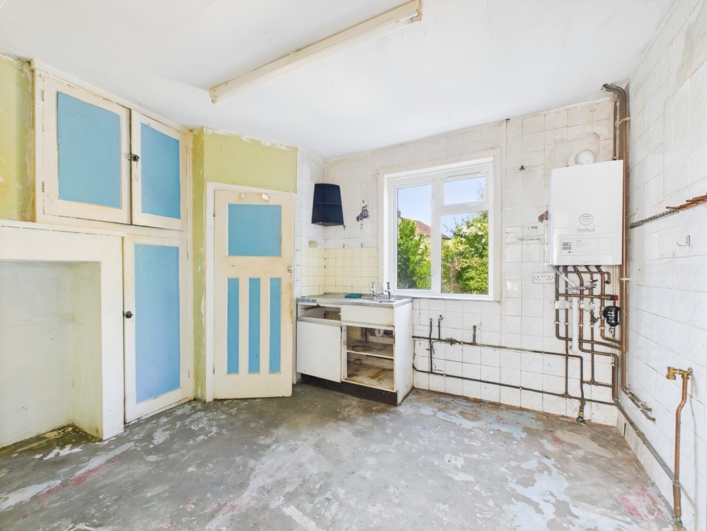 3 bed semi-detached house for sale in Eversfield Road, Horsham  - Property Image 3