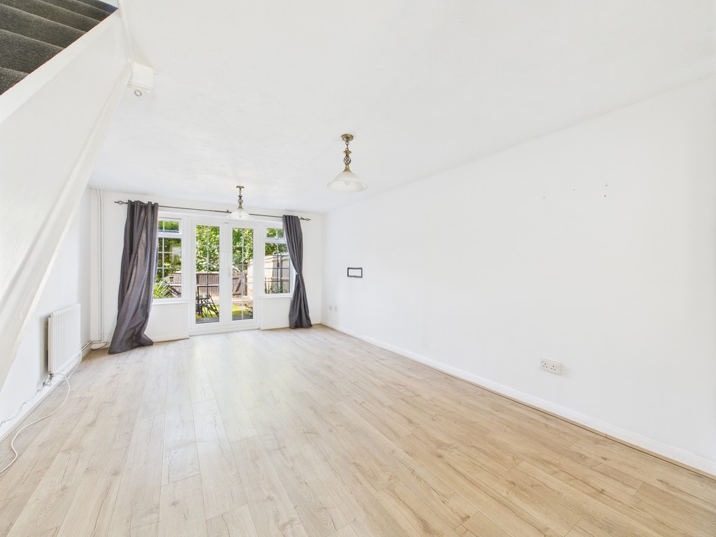 2 bed terraced house for sale in Northdown Close, Horsham  - Property Image 2
