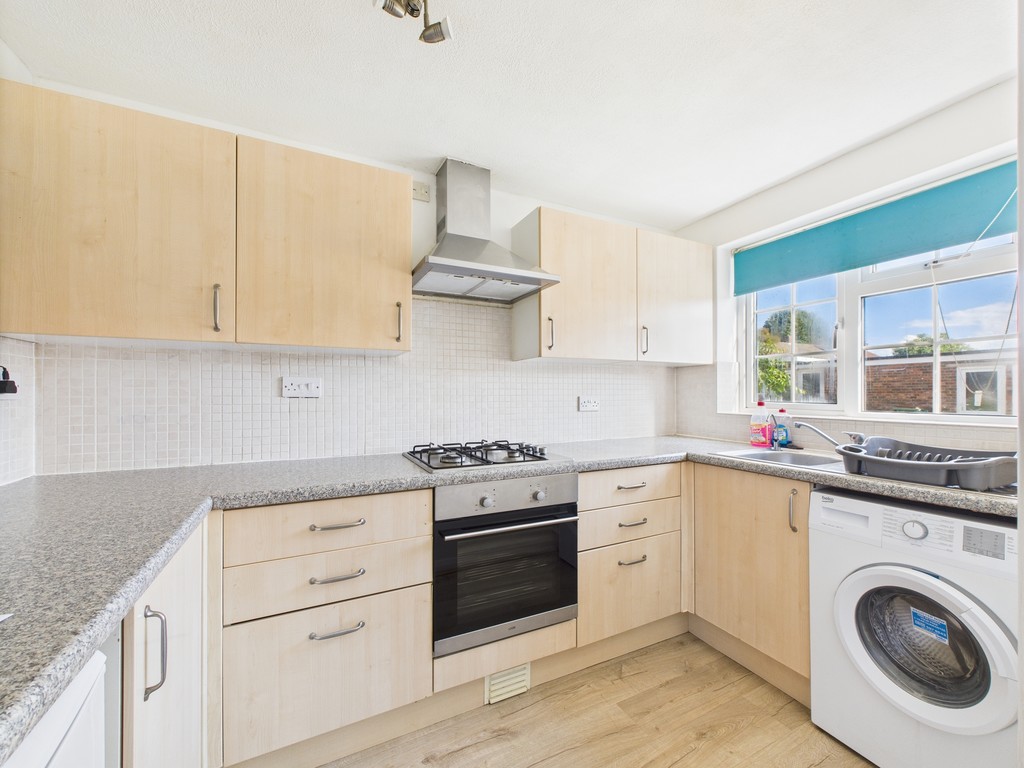 2 bed terraced house for sale in Northdown Close, Horsham  - Property Image 3