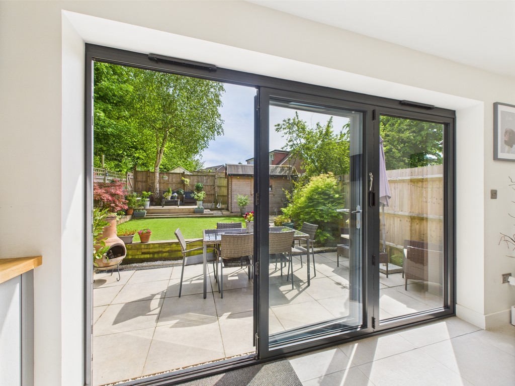 3 bed semi-detached house for sale in Avebury Close, Horsham  - Property Image 6