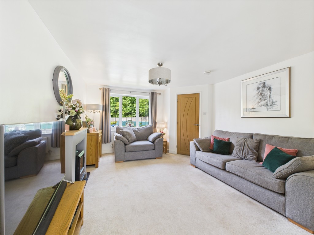 3 bed semi-detached house for sale in Avebury Close, Horsham  - Property Image 3