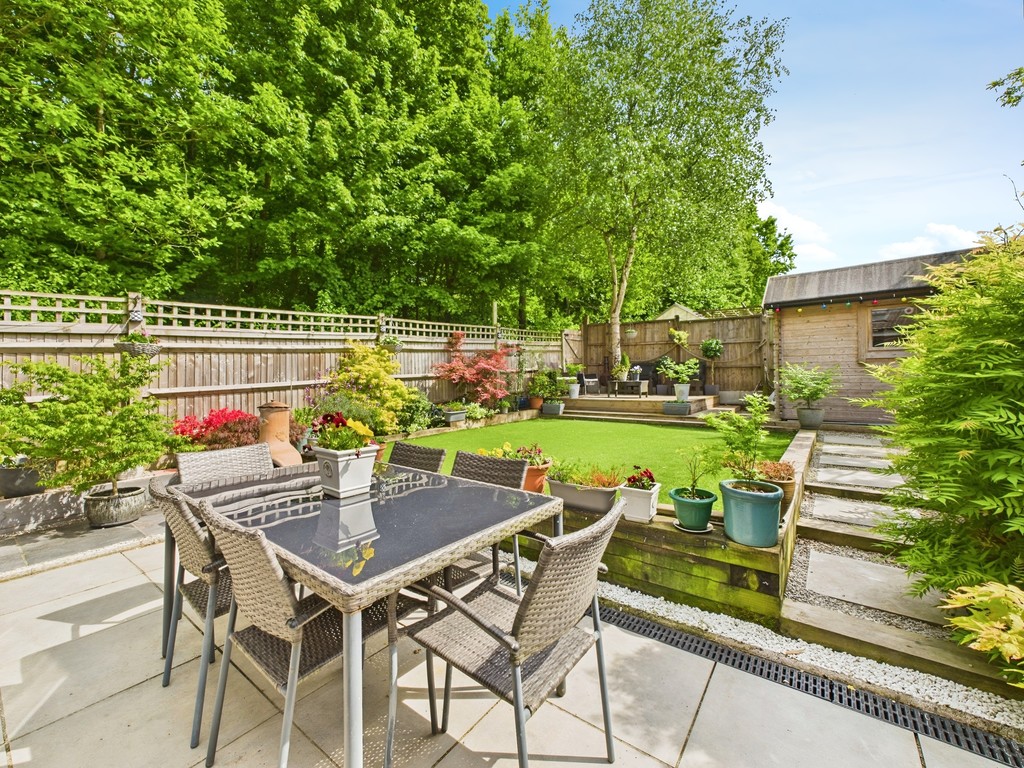 3 bed semi-detached house for sale in Avebury Close, Horsham  - Property Image 15