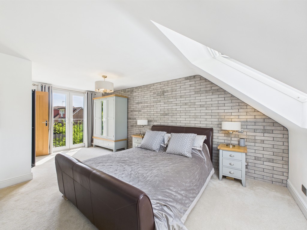 3 bed semi-detached house for sale in Avebury Close, Horsham  - Property Image 9