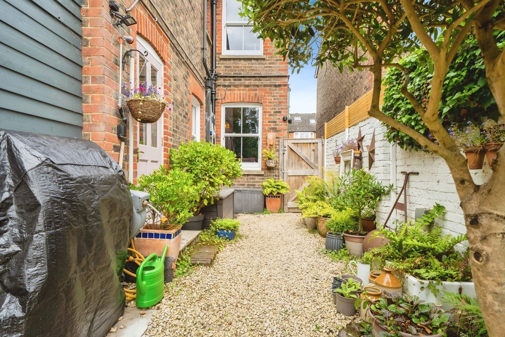 4 bed semi-detached house for sale in Clarence Road, Horsham - Property Image 26