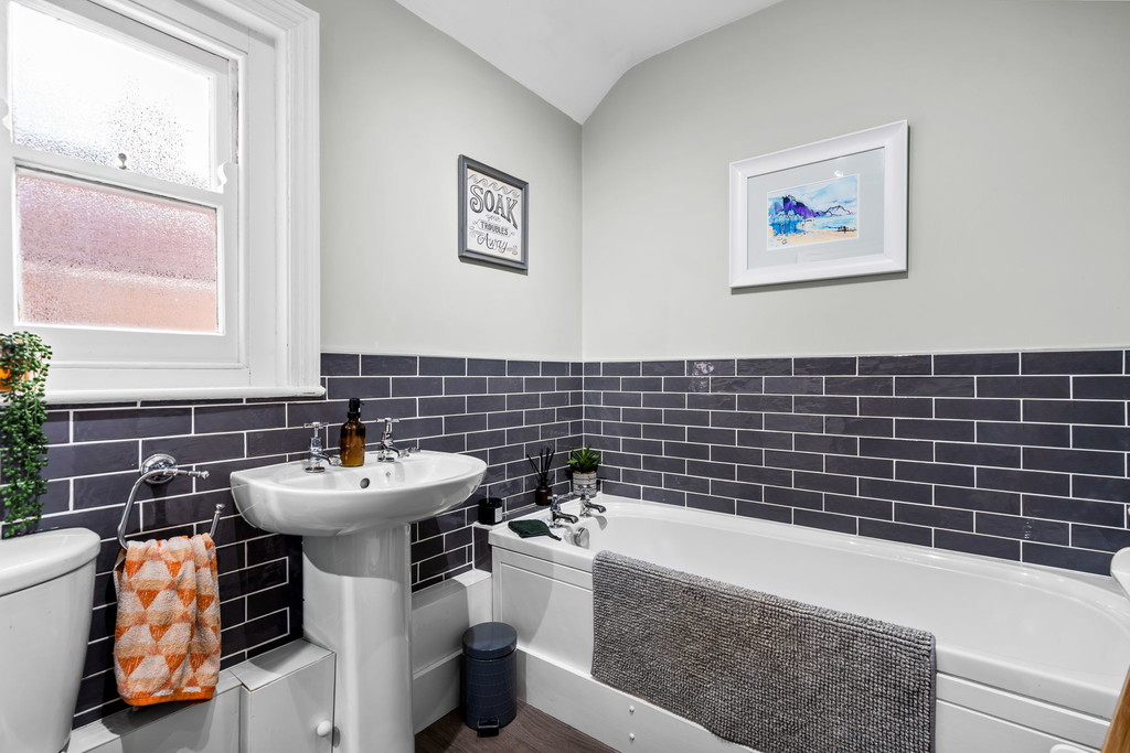 4 bed semi-detached house for sale in Clarence Road, Horsham - Property Image 7