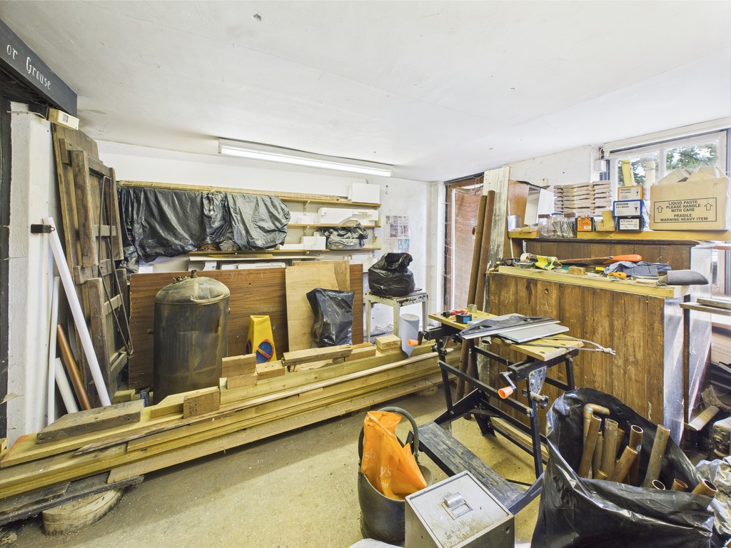 4 bed detached house for sale in Bishopric, Horsham  - Property Image 9