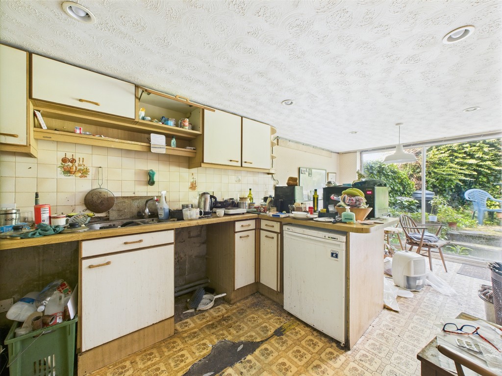 4 bed detached house for sale in Bishopric, Horsham  - Property Image 4