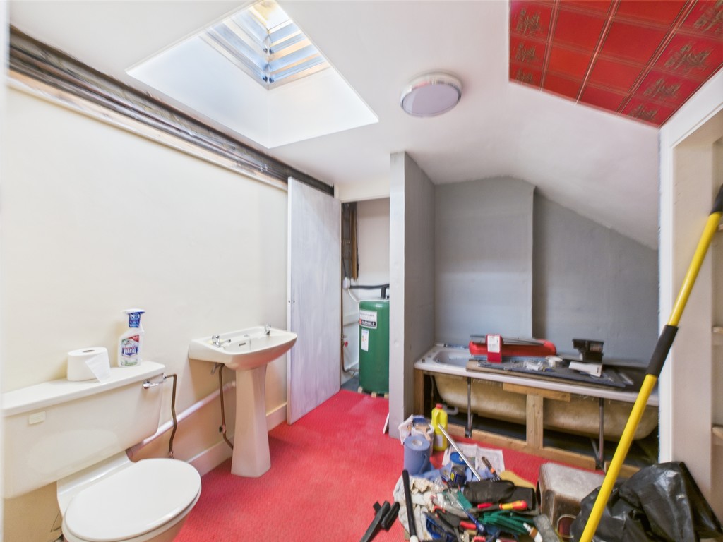 4 bed detached house for sale in Bishopric, Horsham  - Property Image 8