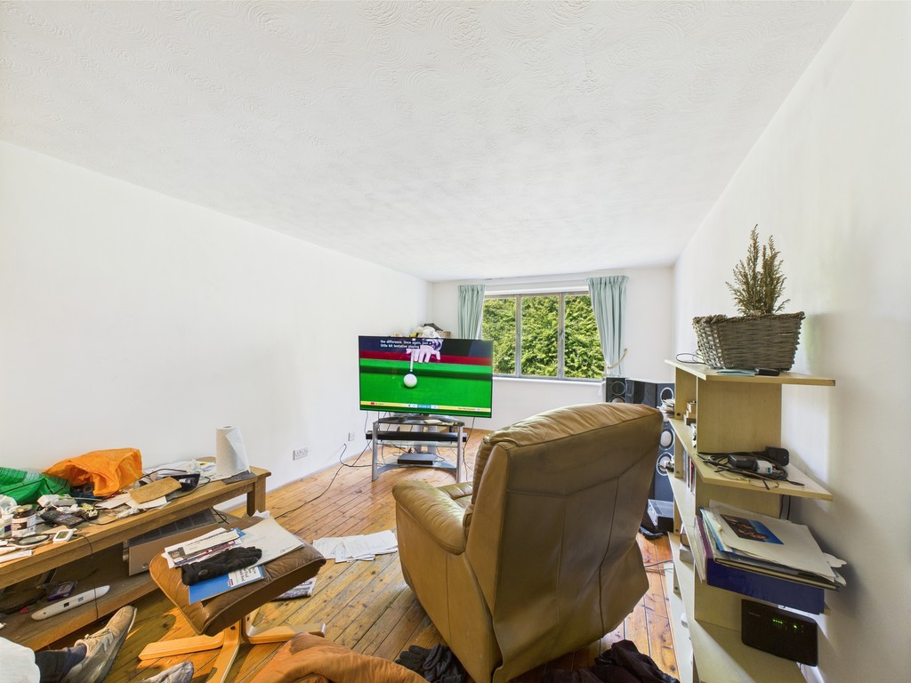 4 bed detached house for sale in Bishopric, Horsham  - Property Image 6