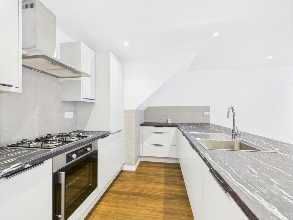 2 bed maisonette to rent in Park Terrace East, Horsham  - Property Image 2