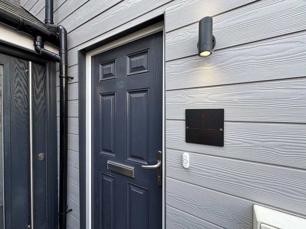 2 bed maisonette to rent in Park Terrace East, Horsham  - Property Image 1