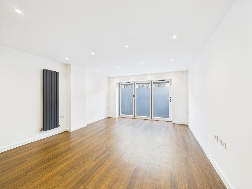 2 bed maisonette to rent in Park Terrace East, Horsham  - Property Image 4