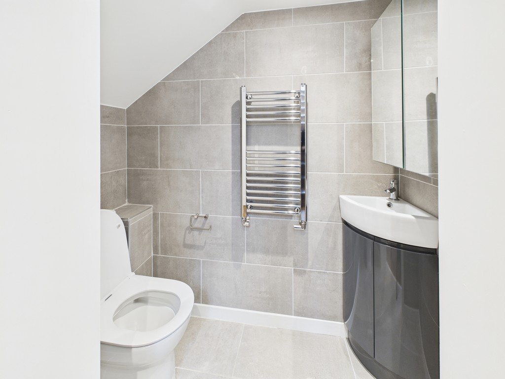 2 bed maisonette to rent in Park Terrace East, Horsham  - Property Image 6