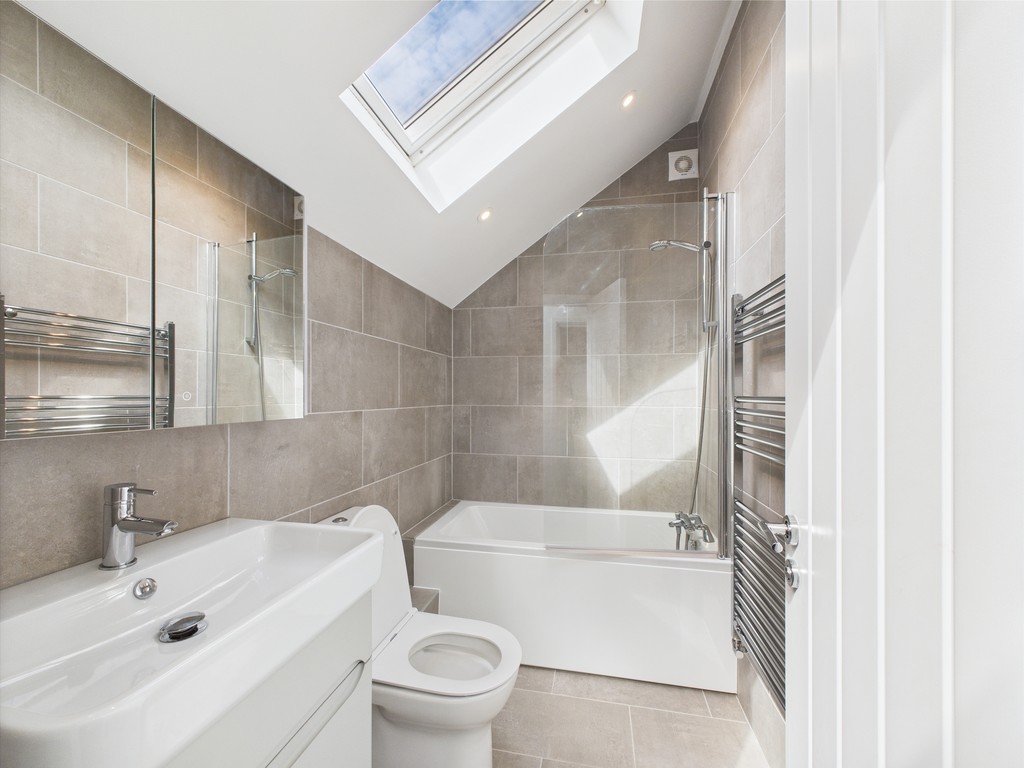 2 bed maisonette to rent in Park Terrace East, Horsham  - Property Image 8